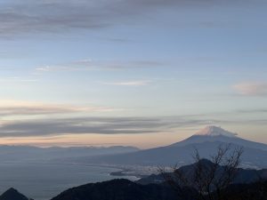 AC9E6595-9FF9-4AD0-AF1E-DC2CF163DDEF